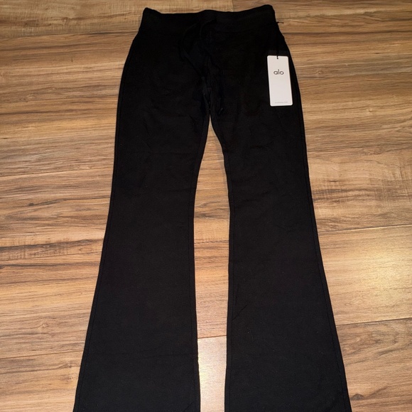 ALO Yoga Pants - Sway boot cut sweatpants